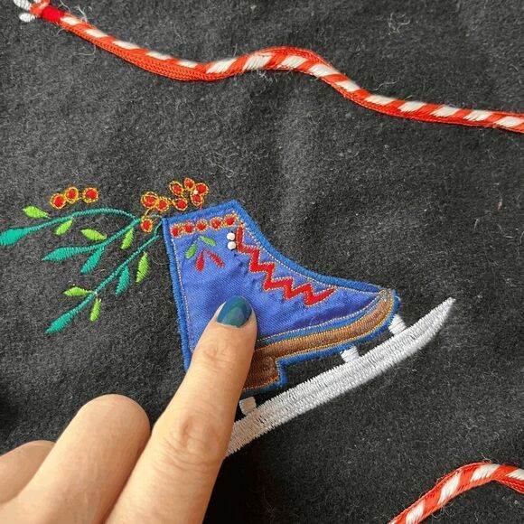 Keren Hart Embroidered Wool Vest Ice Skates Holiday Motif Size M Christmas - Picture 6 of 12